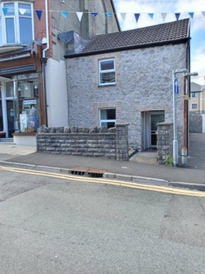 2 bedroom cottage in Porthcawl